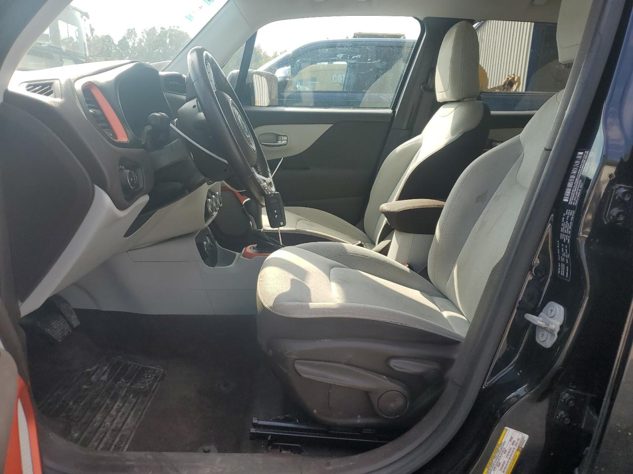 2015 Jeep Renegade Latitude VIN: ZACCJBBT0FPB68558 Lot: 71950615