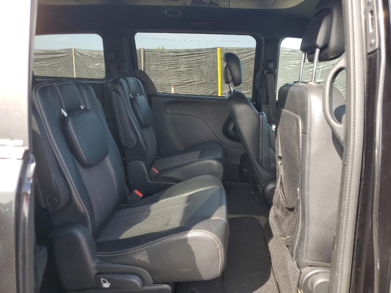 2014 Chrysler Town & Country S VIN: 2C4RC1HG8ER201356 Lot: 70667095