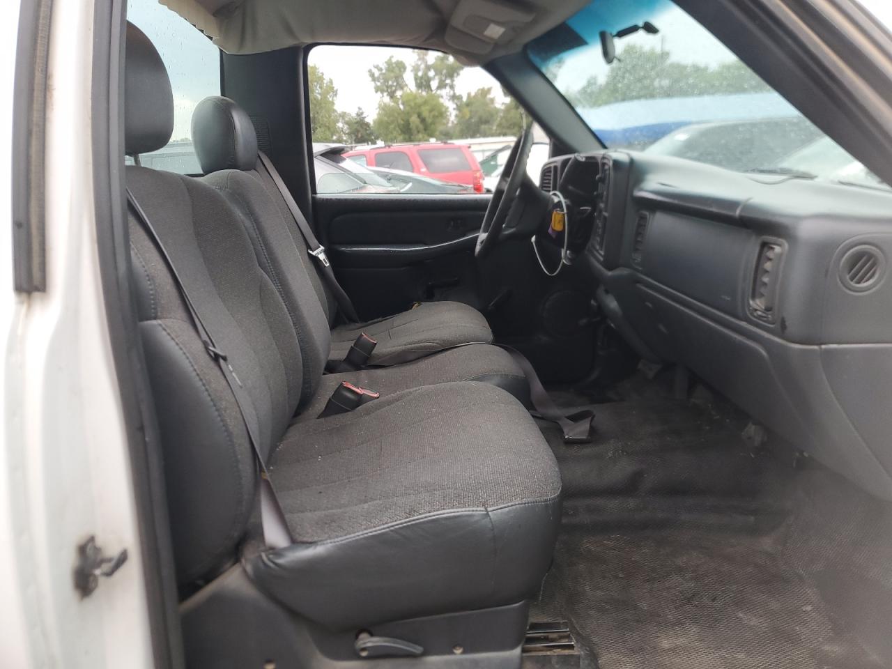 2000 Chevrolet Silverado C2500 VIN: 1GCFC24T8YE427393 Lot: 81398485