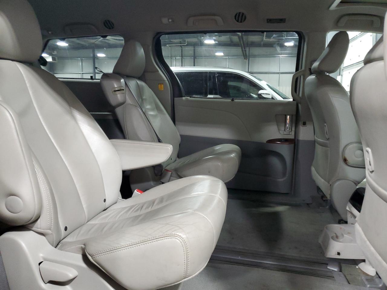 2013 Toyota Sienna Xle VIN: 5TDYK3DCXDS301834 Lot: 83844755