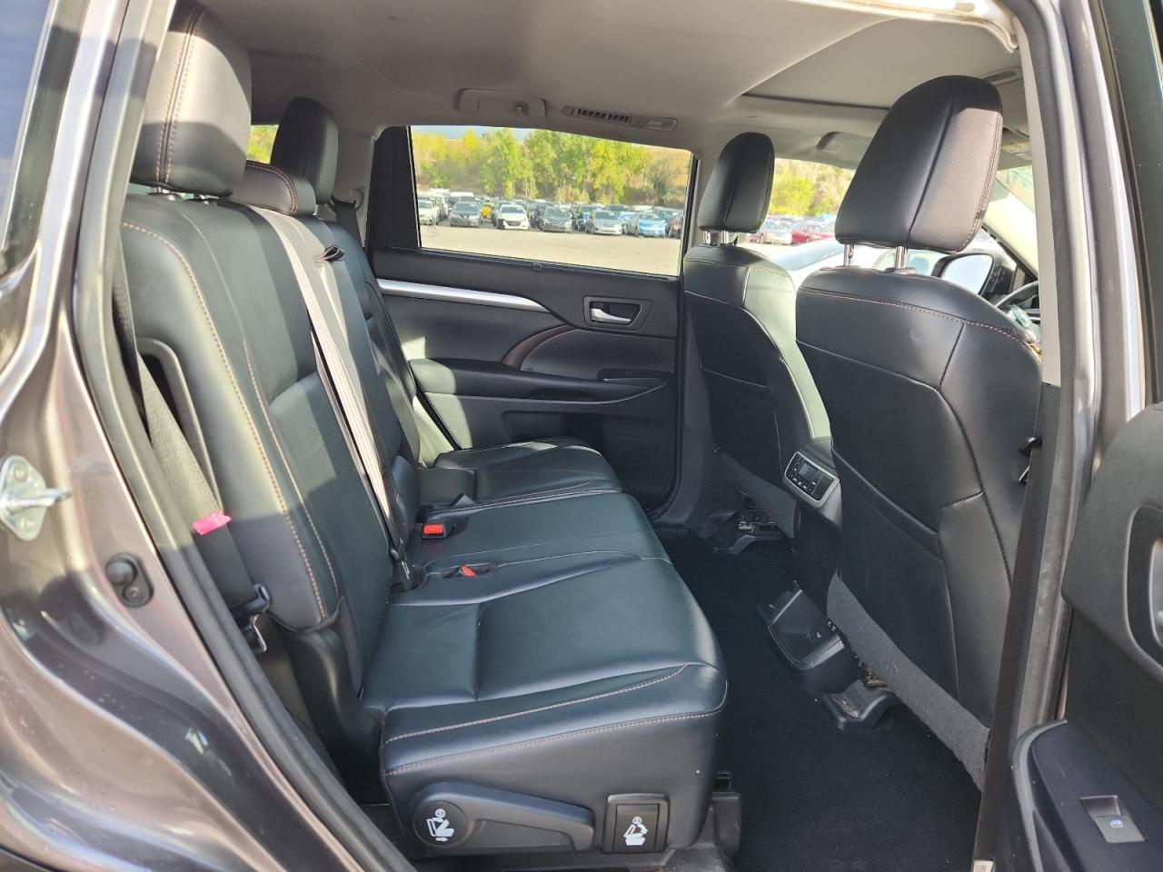 2017 Toyota Highlander Se VIN: 5TDJZRFH9HS434342 Lot: 84057715