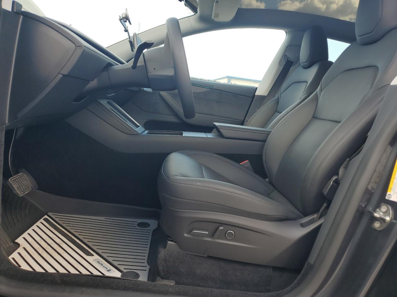 2026 Tesla Model Y VIN: 7SAYGDEE9TA400347 Lot: 83813545