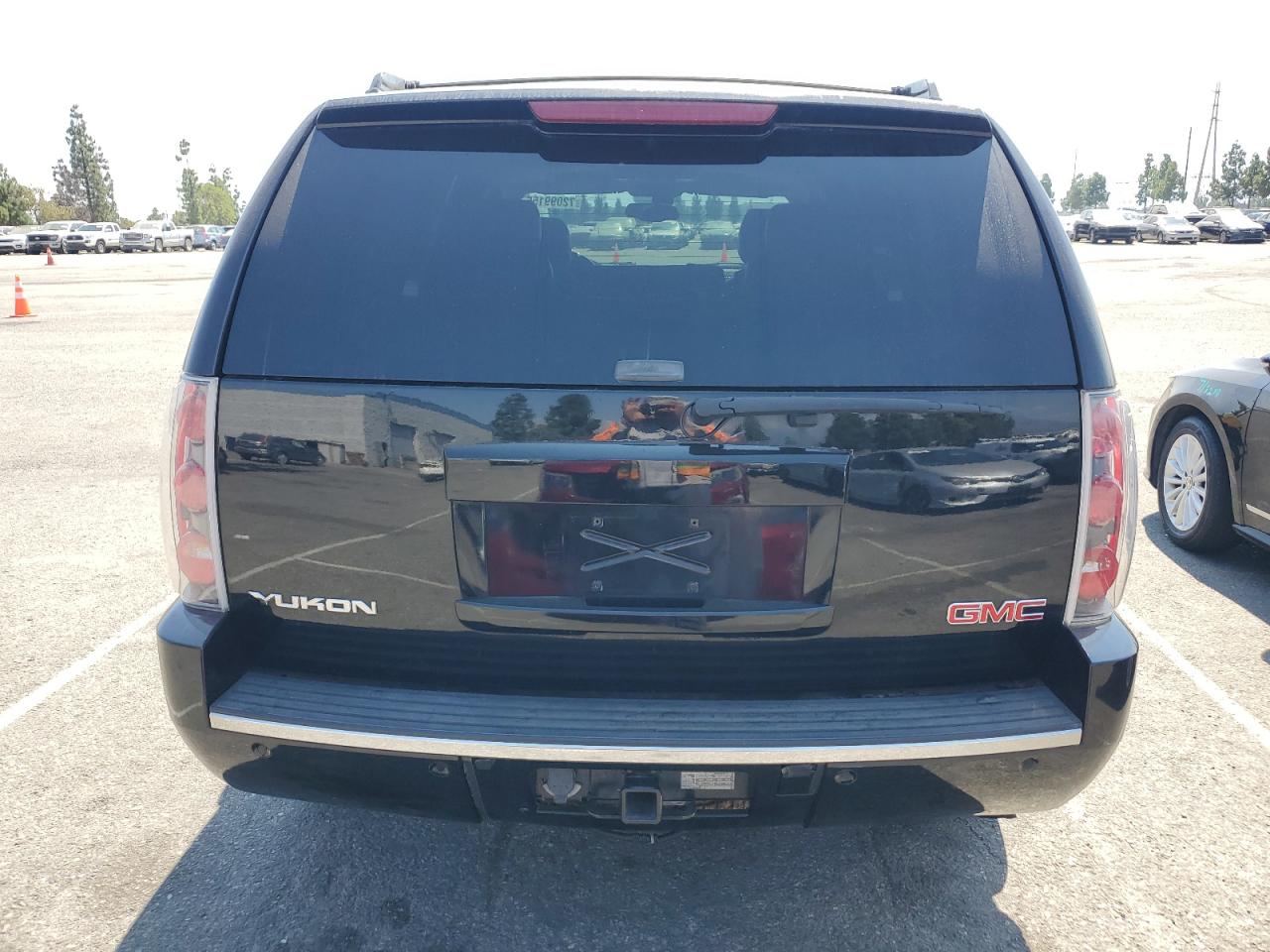 2007 GMC Yukon Denali VIN: 1GKFK638X7J137884 Lot: 72099155