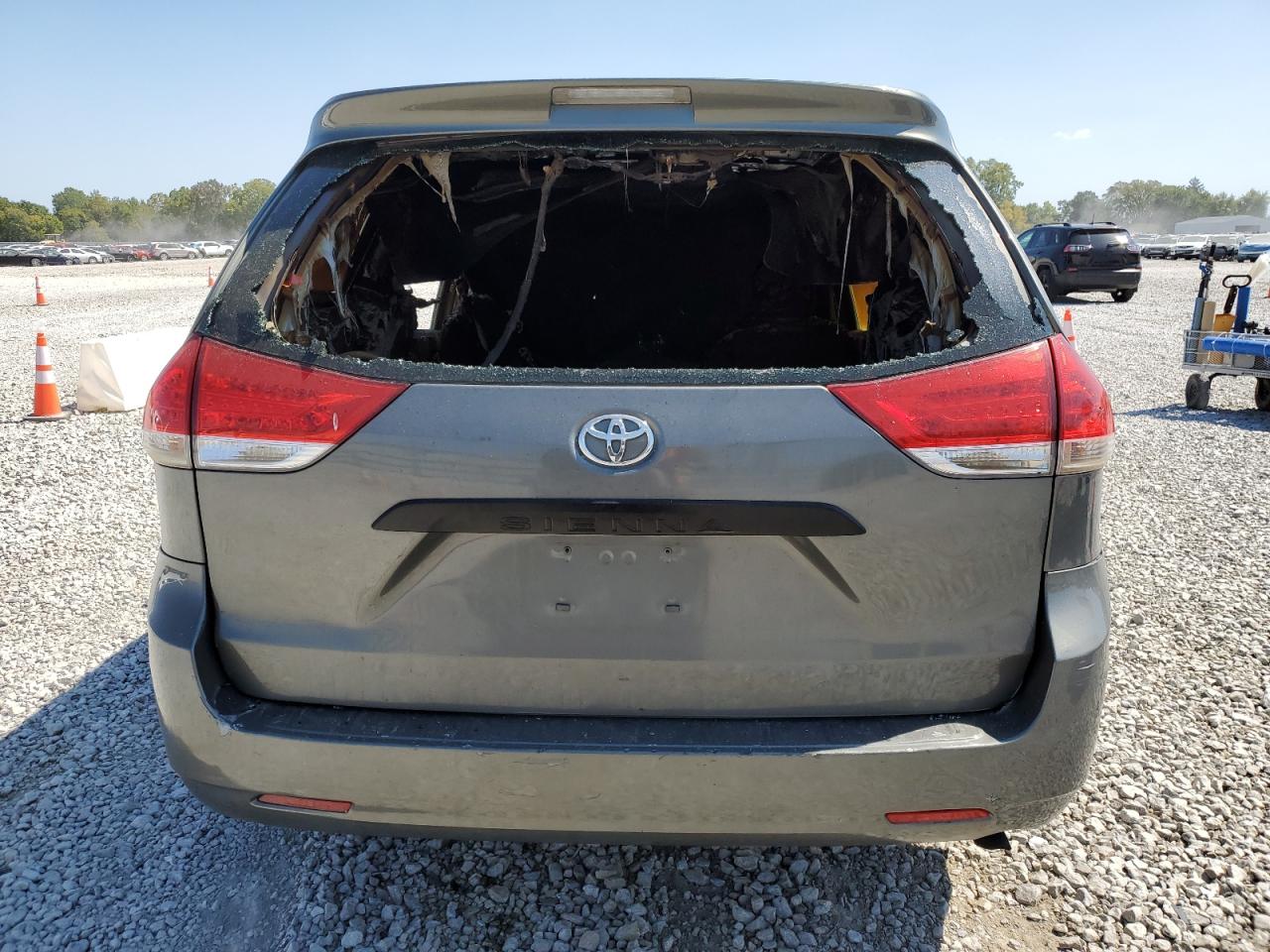 2011 Toyota Sienna VIN: 5TDZK3DCXBS082066 Lot: 80526625