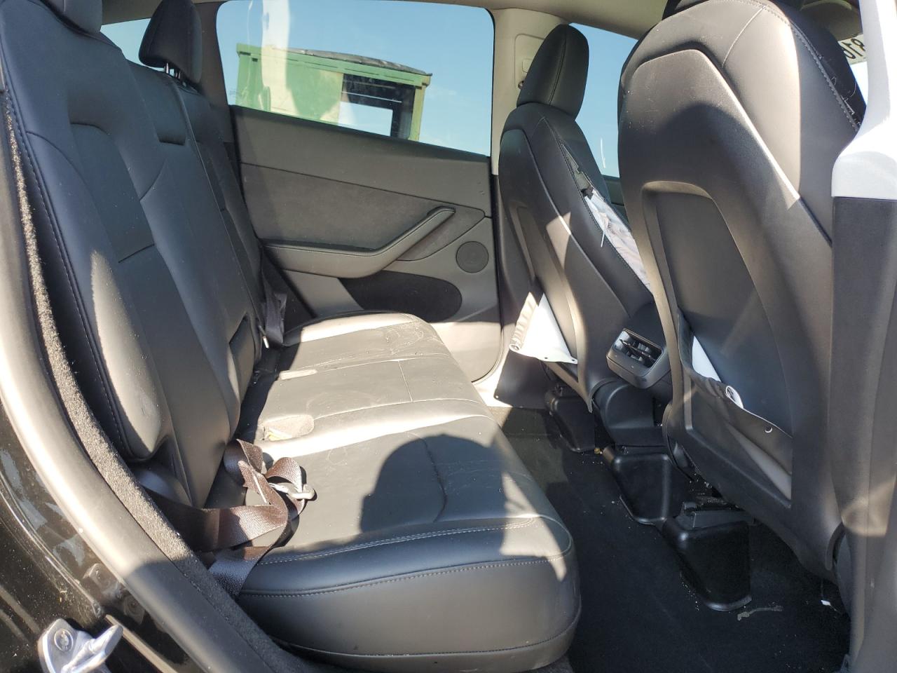 2024 Tesla Model Y VIN: 7SAYGDEE8RA242026 Lot: 81658095