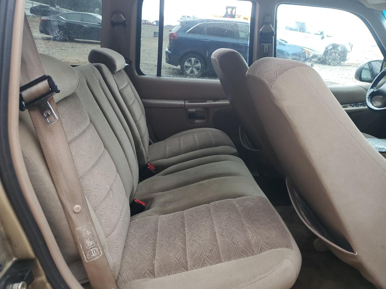 2000 Ford Explorer Xlt VIN: 1FMZU63E5YZC67448 Lot: 83935625