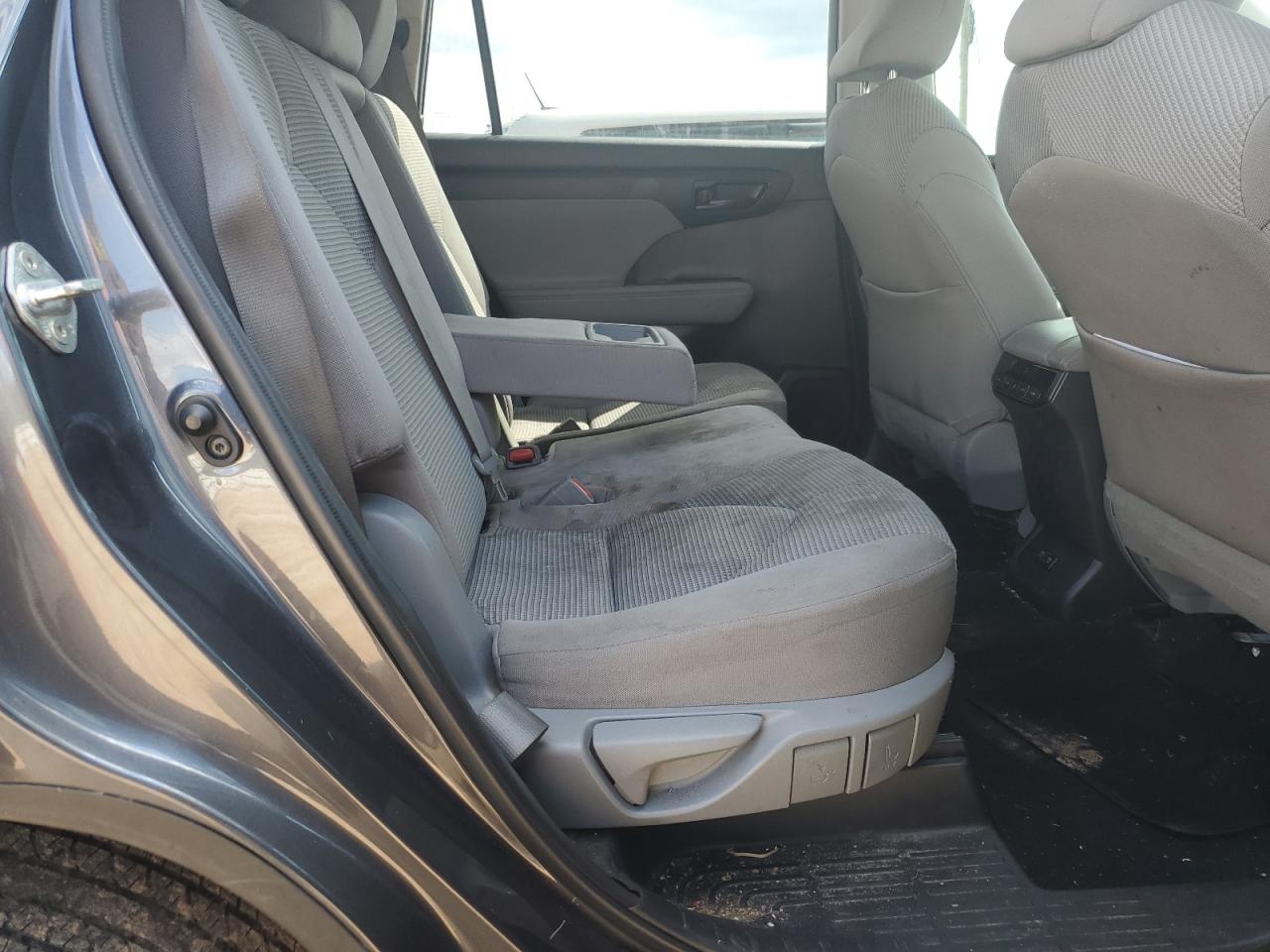 2020 Toyota Highlander L VIN: 5TDCZRAH0LS006085 Lot: 81100565