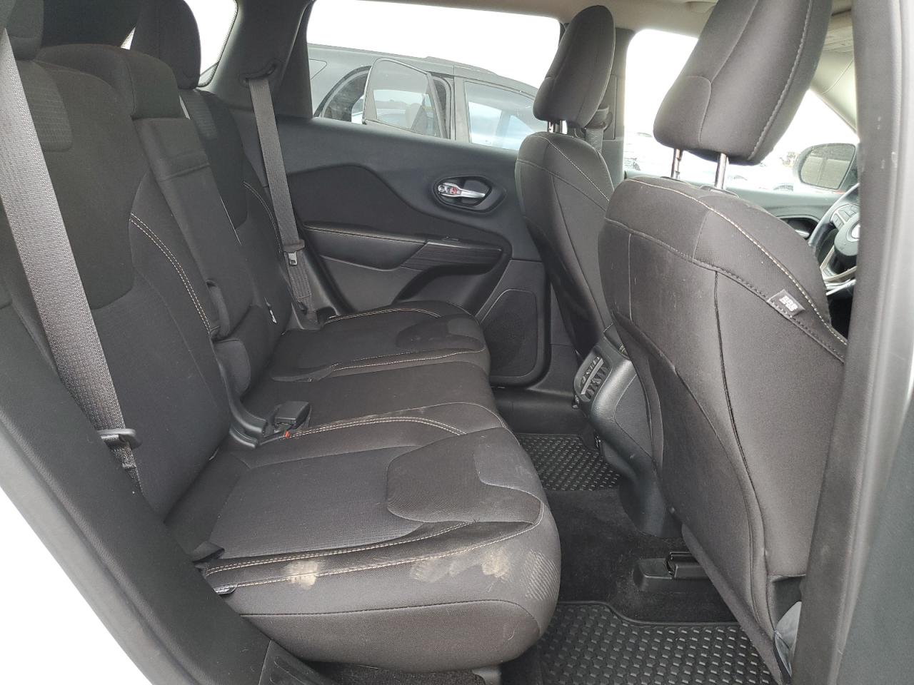 2015 Jeep Cherokee Latitude VIN: 1C4PJMCS3FW605846 Lot: 80057075