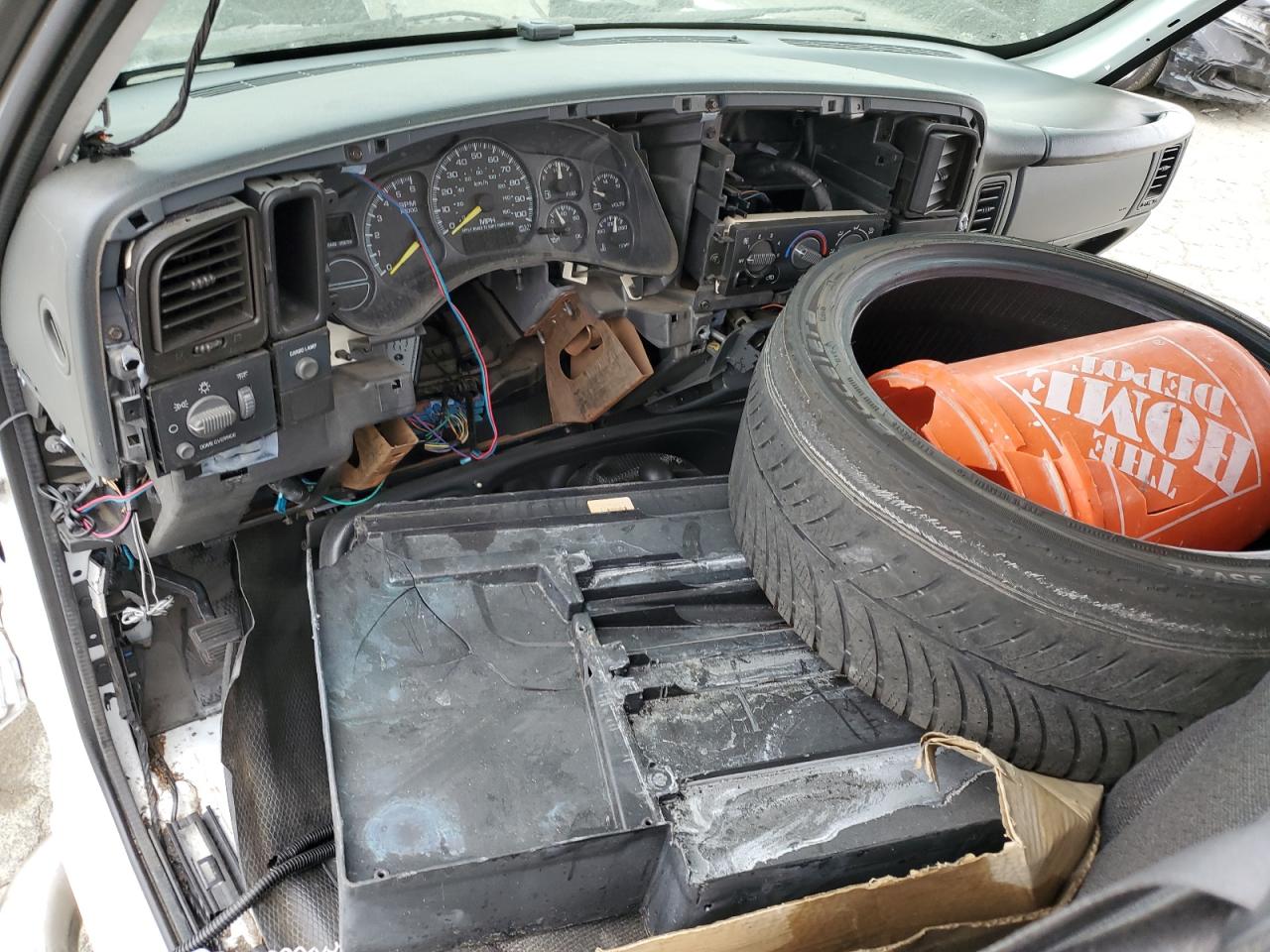 2001 Chevrolet Silverado K1500 VIN: 2GCEK19V811109705 Lot: 81818065