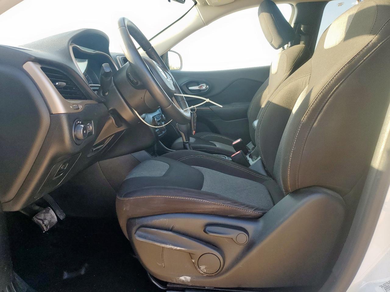 2014 Jeep Cherokee Latitude VIN: 1C4PJLCB0EW298998 Lot: 81216525