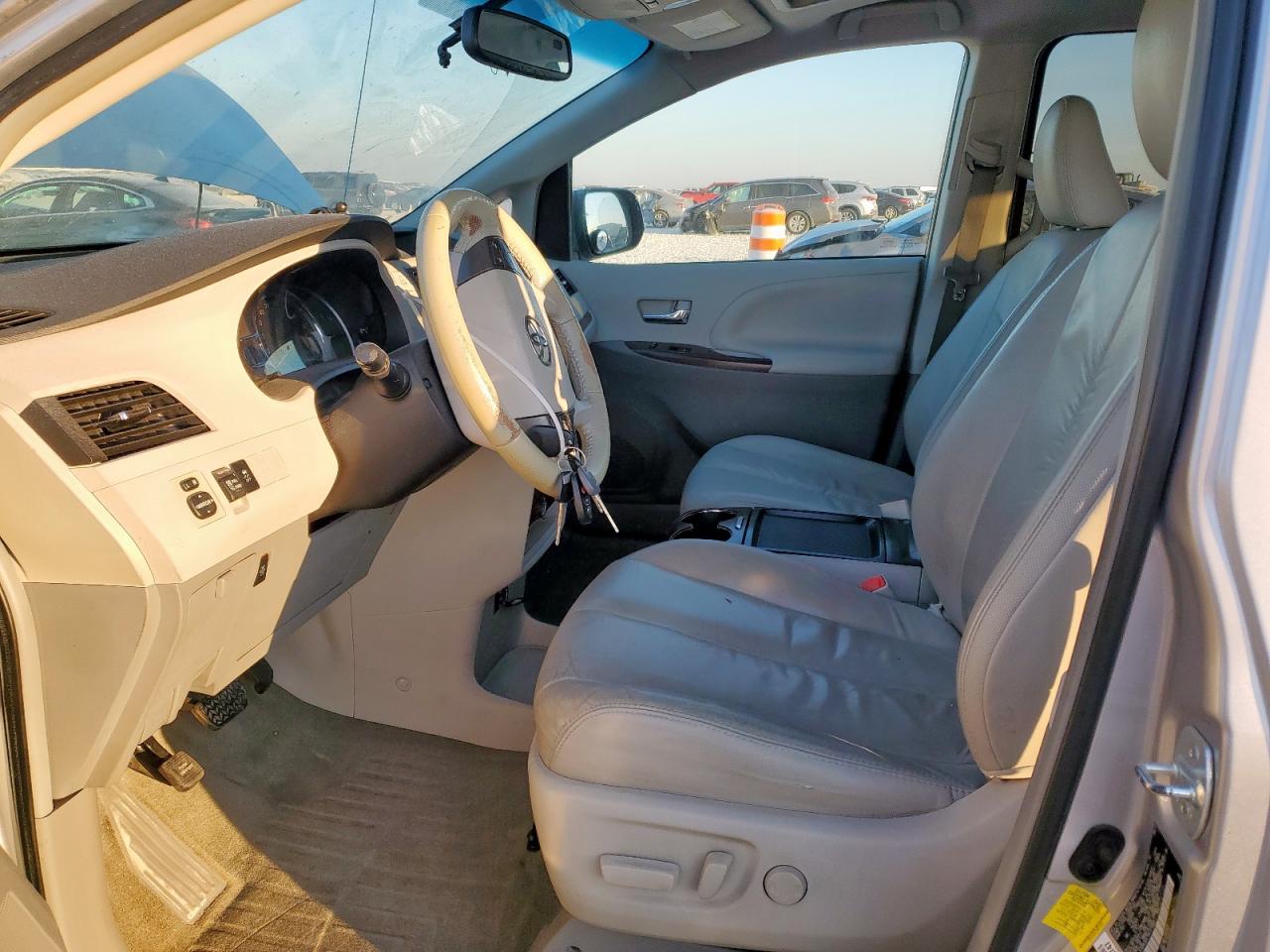 2011 Toyota Sienna Xle VIN: 5TDYK3DC7BS171587 Lot: 81879155