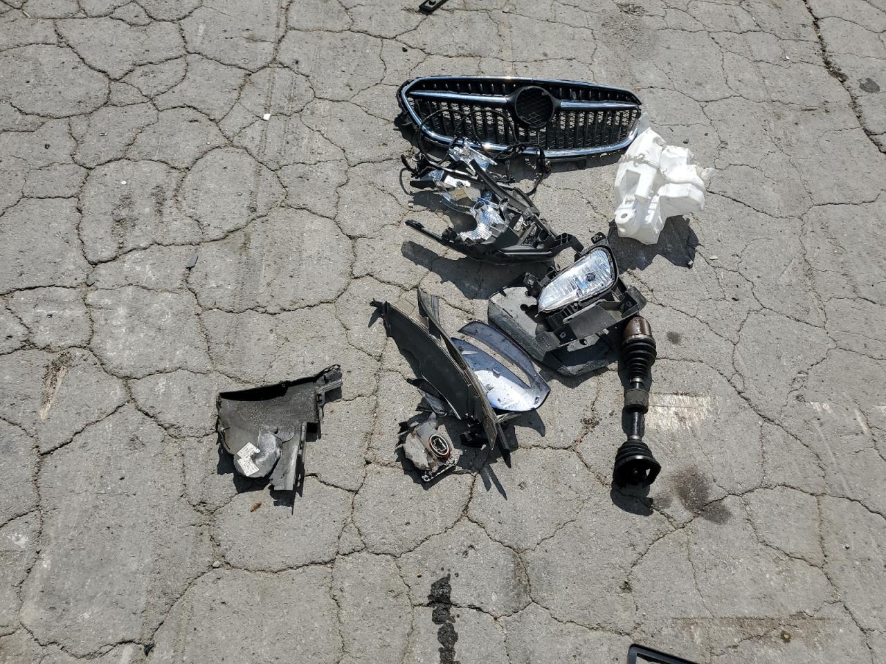 2018 Buick Encore Essence VIN: KL4CJCSB0JB626139 Lot: 83999875