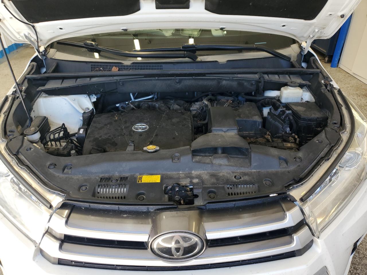 2017 Toyota Highlander Le VIN: 5TDBZRFH1HS361195 Lot: 82154165