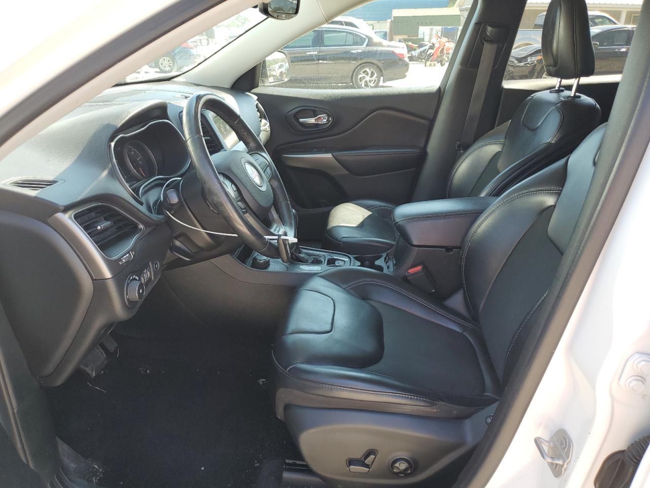 2019 Jeep Cherokee Latitude Plus VIN: 1C4PJMLX4KD252308 Lot: 43323061