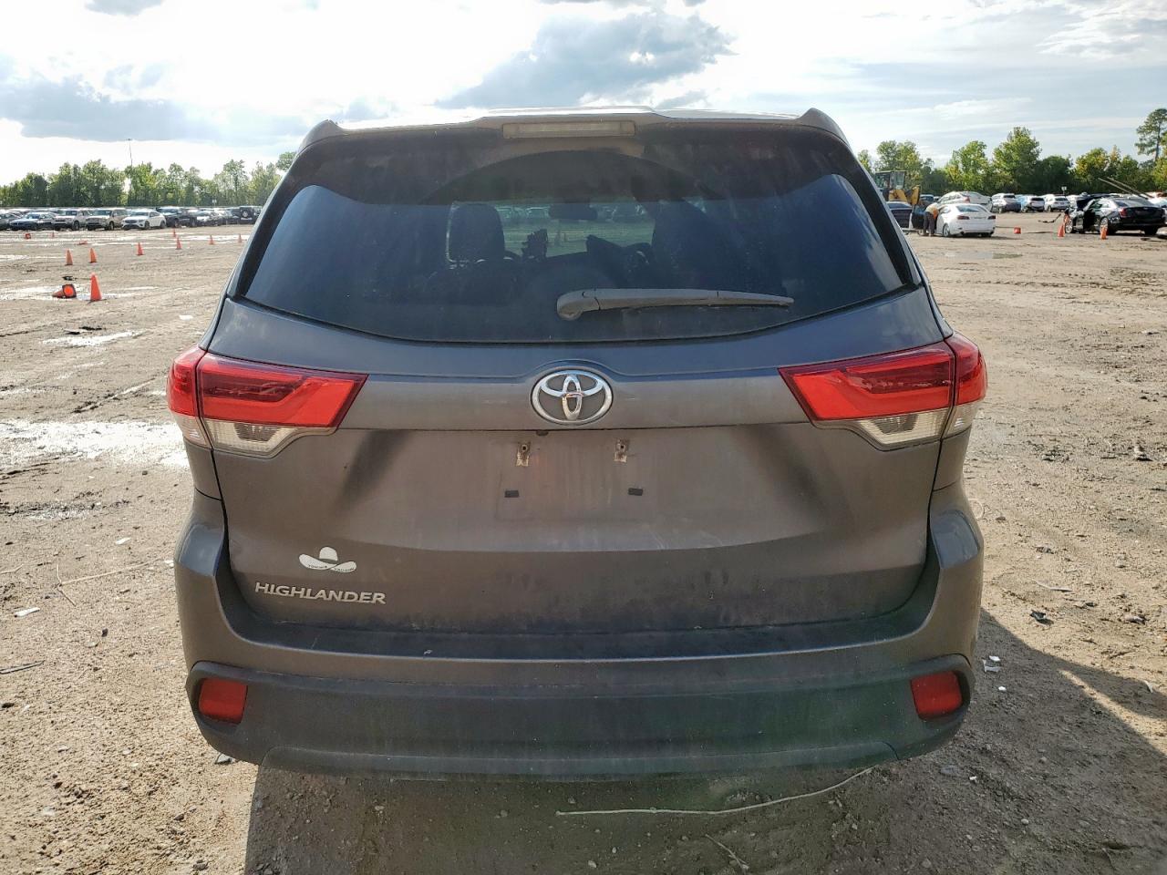 2017 Toyota Highlander Le VIN: 5TDZARFH5HS025409 Lot: 83946285
