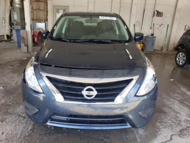  NISSAN VERSA 2017 Синий