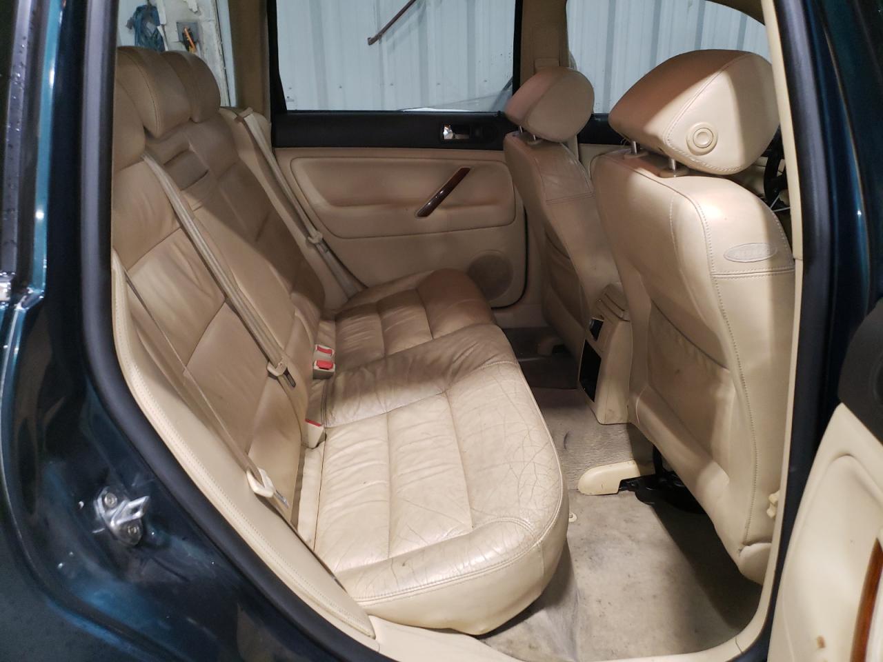 2001 Volkswagen Passat Glx 4Motion VIN: WVWYH63B21E117952 Lot: 82043695