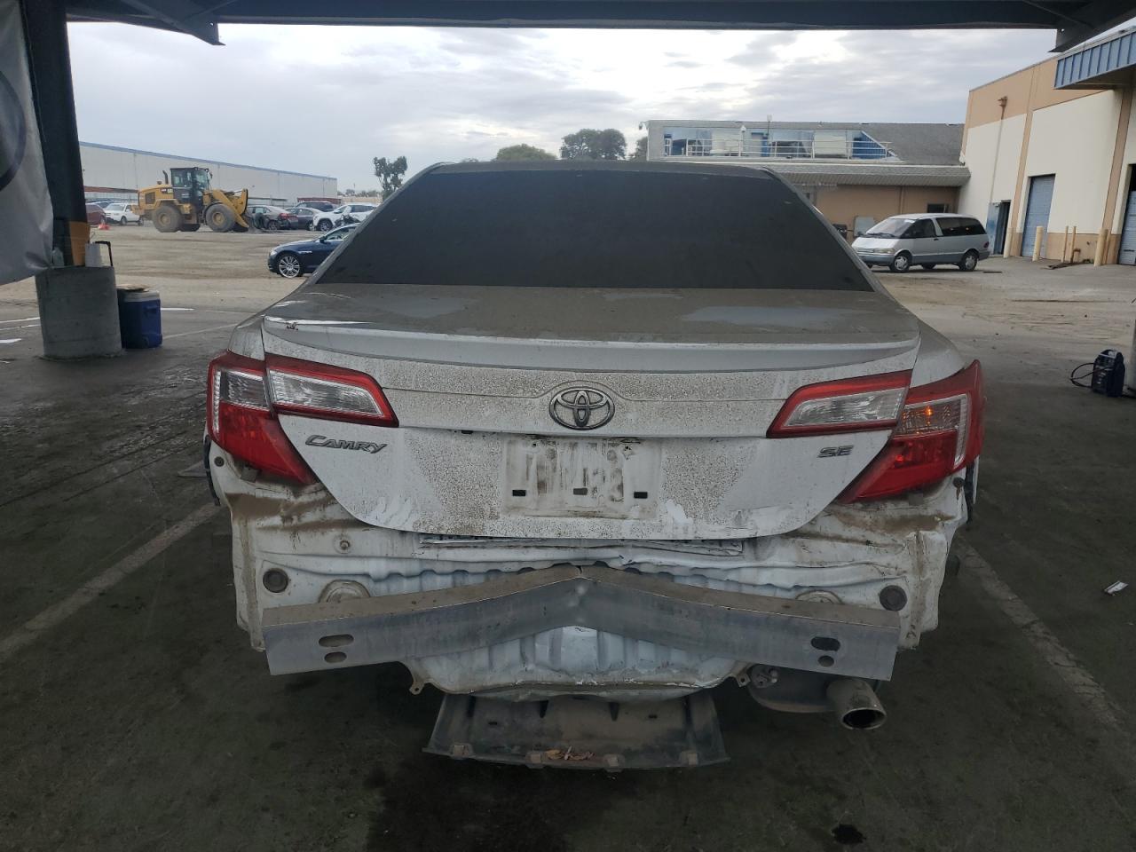 2014 Toyota Camry L VIN: 4T1BF1FKXEU821558 Lot: 81764265