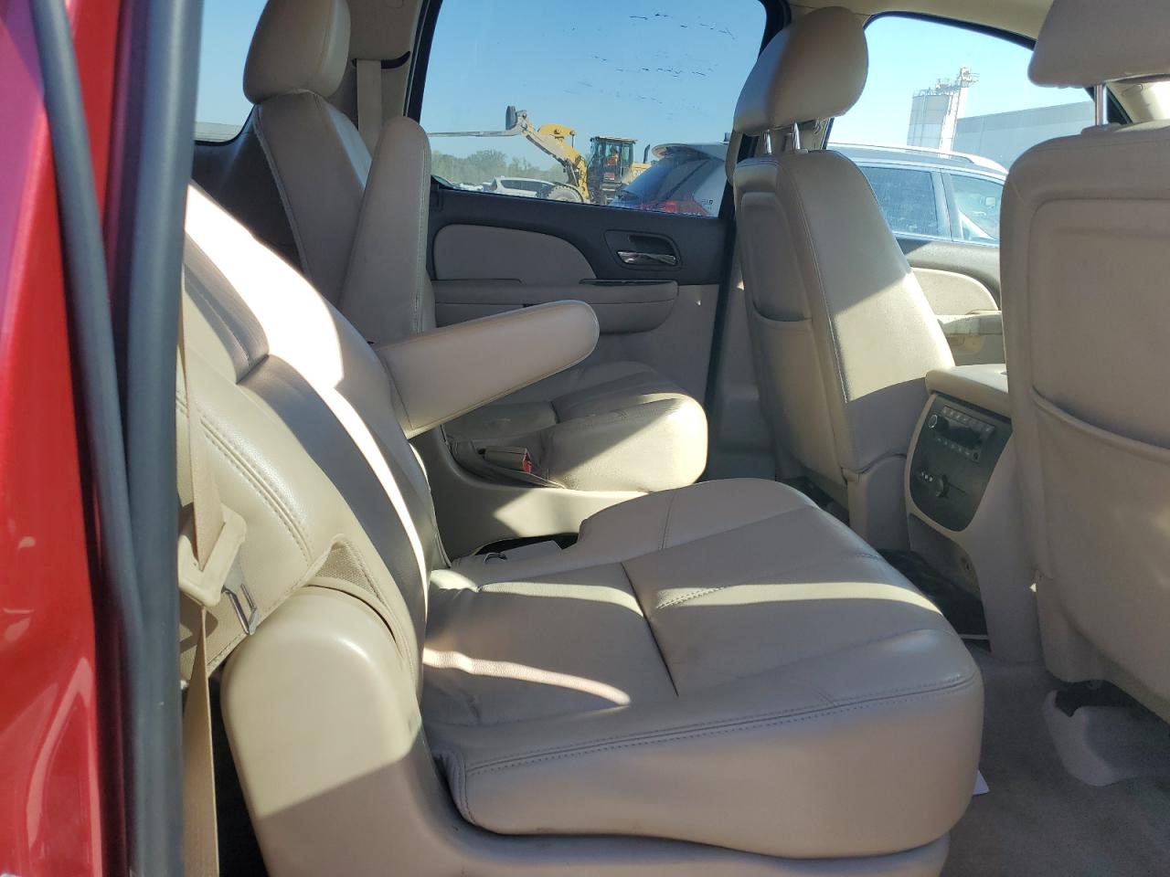 2014 Chevrolet Suburban K1500 Lt VIN: 1GNSKJE70ER174773 Lot: 84274285
