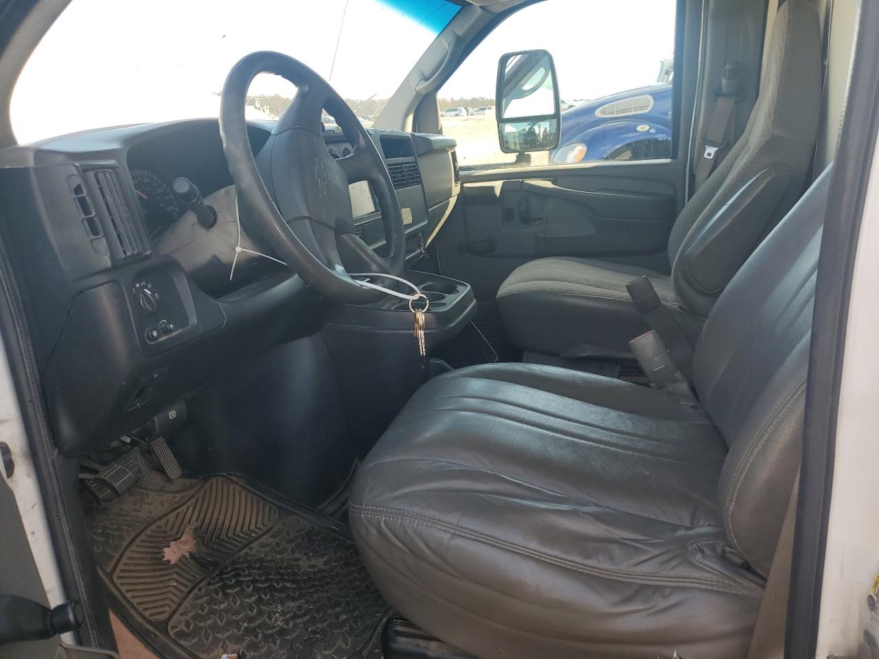 2006 Chevrolet Express G3500 VIN: 1GBJG31U561165830 Lot: 81206405