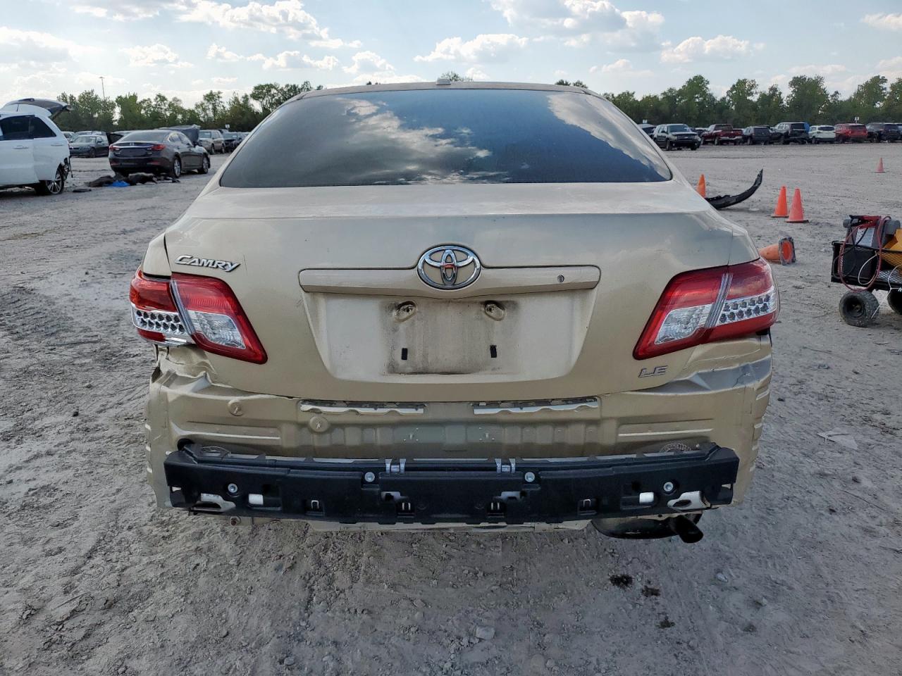 2011 Toyota Camry Base VIN: 4T1BF3EK5BU745322 Lot: 84632985