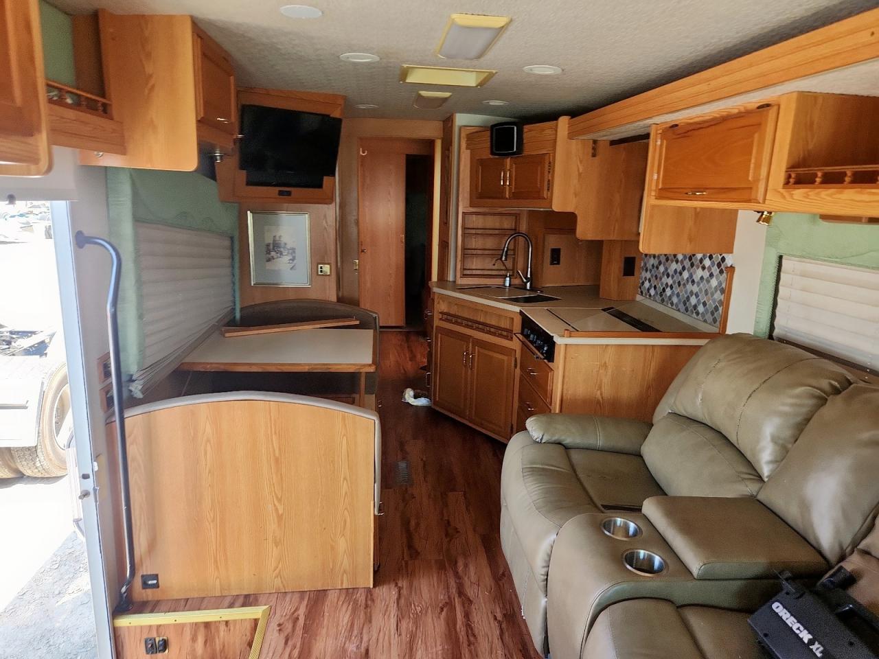 2001 Winnebago Adventurer VIN: 1FCNF53S4Y0A14641 Lot: 80494105