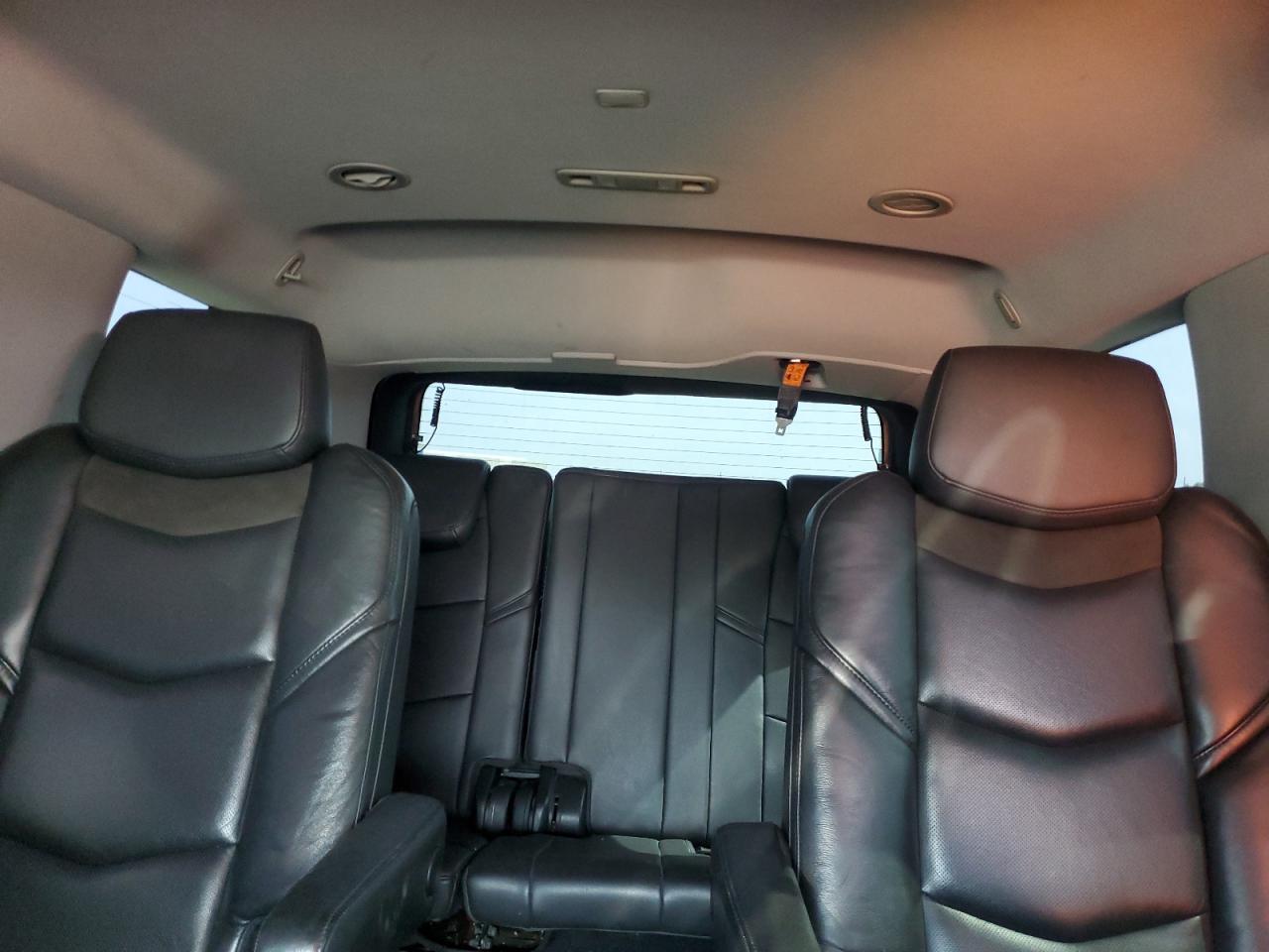 2018 Cadillac Escalade Luxury VIN: 1GYS4BKJ4JR360779 Lot: 71508865