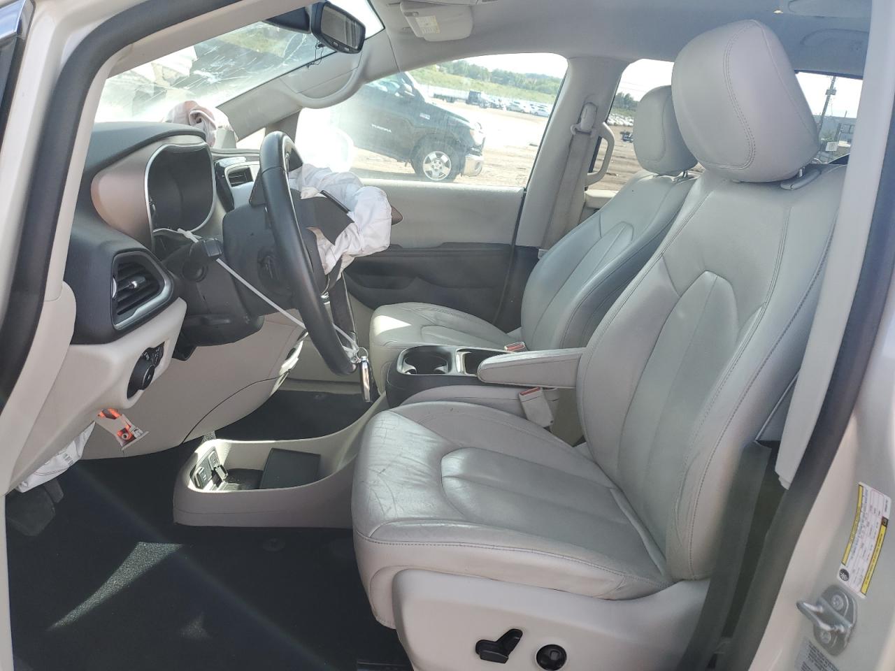 2017 Chrysler Pacifica Touring L VIN: 2C4RC1BG6HR584162 Lot: 84220475