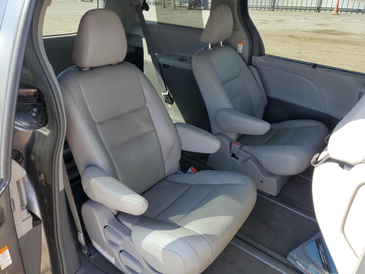 2018 Toyota Sienna Xle VIN: 5TDDZ3DC0JS203949 Lot: 84920075