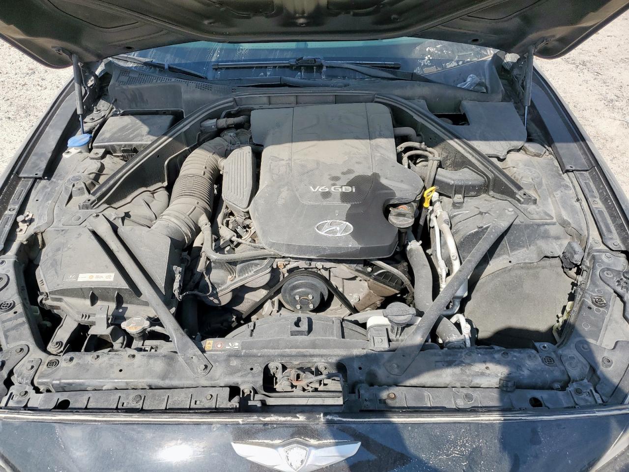 2015 Hyundai Genesis 3.8L VIN: KMHGN4JE7FU067158 Lot: 80650275