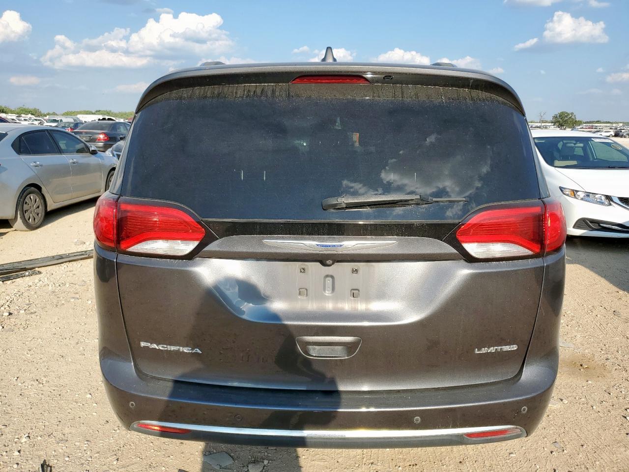 2018 Chrysler Pacifica Limited VIN: 2C4RC1GGXJR364828 Lot: 81684125