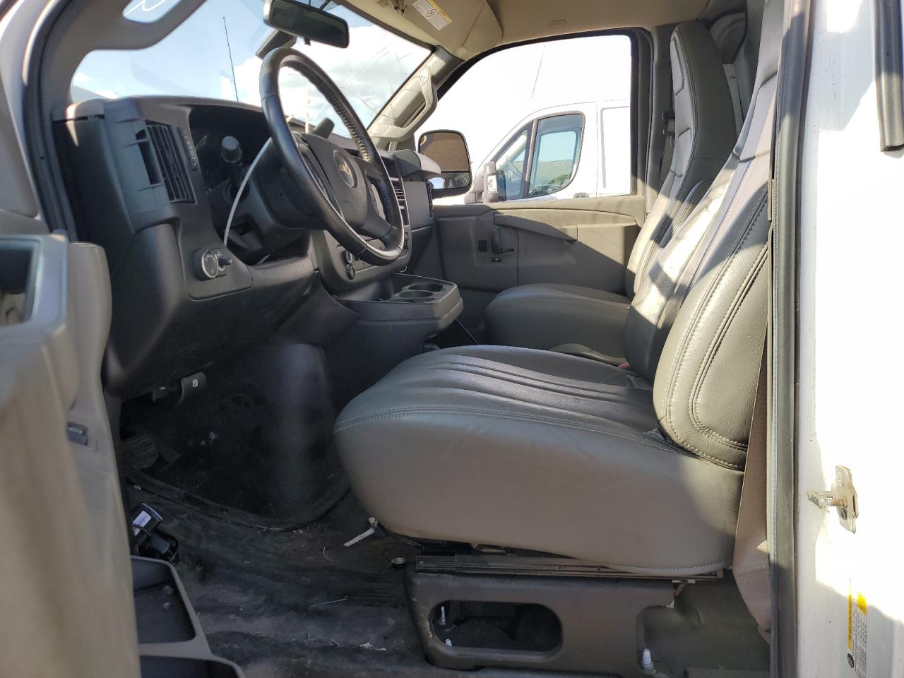 2022 Chevrolet Express G2500 VIN: 1GCWGAF72N1142965 Lot: 81623555