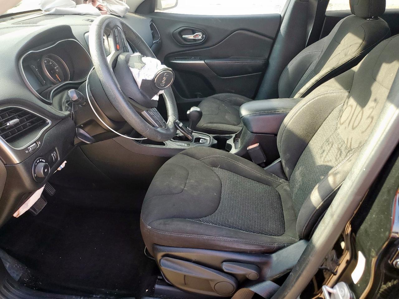 2019 Jeep Cherokee Latitude VIN: 1C4PJLCB8KD284659 Lot: 81834585