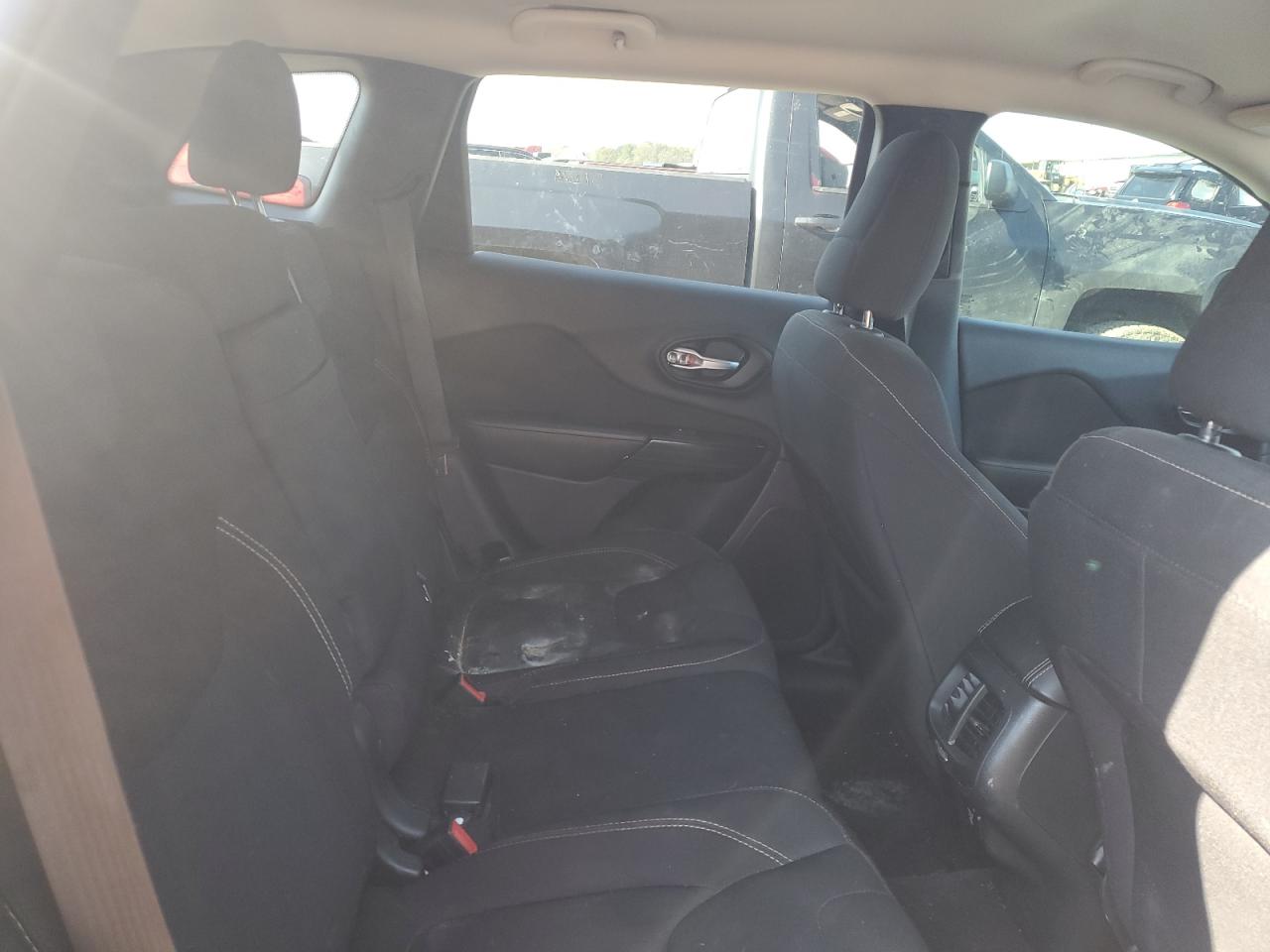 2016 Jeep Cherokee Latitude VIN: 1C4PJLCB8GW149452 Lot: 80355595