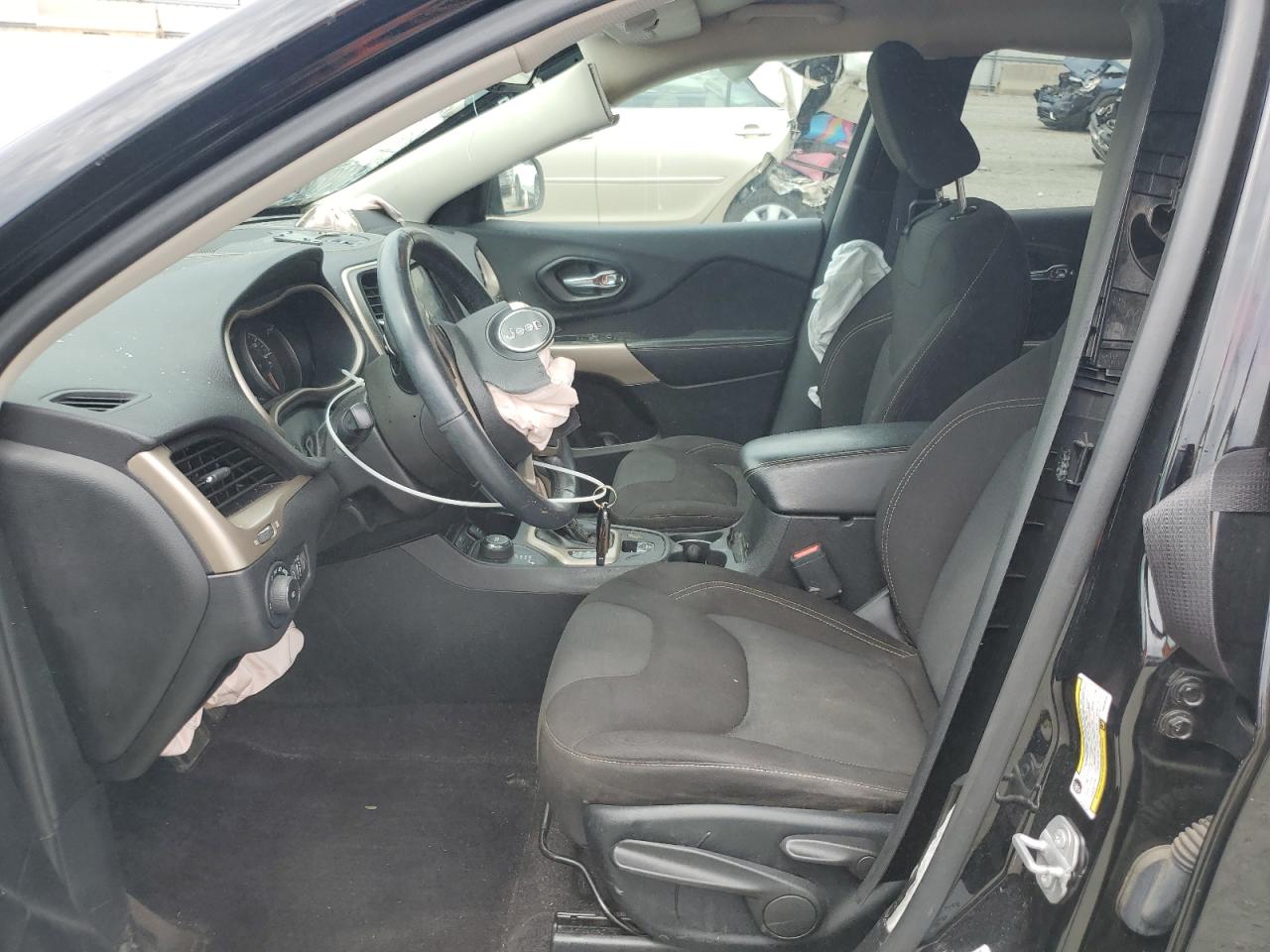 2017 Jeep Cherokee Latitude VIN: 1C4PJMCB4HW584301 Lot: 71077695