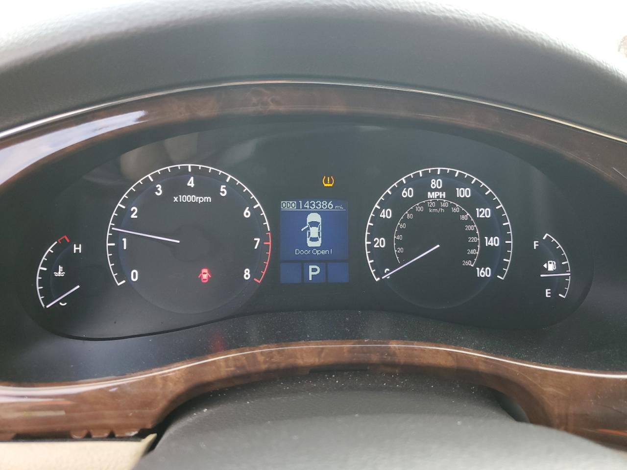 2009 Hyundai Genesis 3.8L VIN: KMHGC46E79U026404 Lot: 81954575