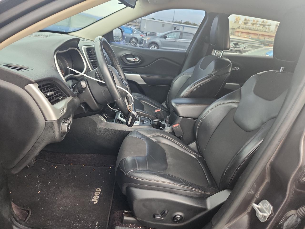 2018 Jeep Cherokee Latitude Plus VIN: 1C4PJLLB6JD590824 Lot: 84222625