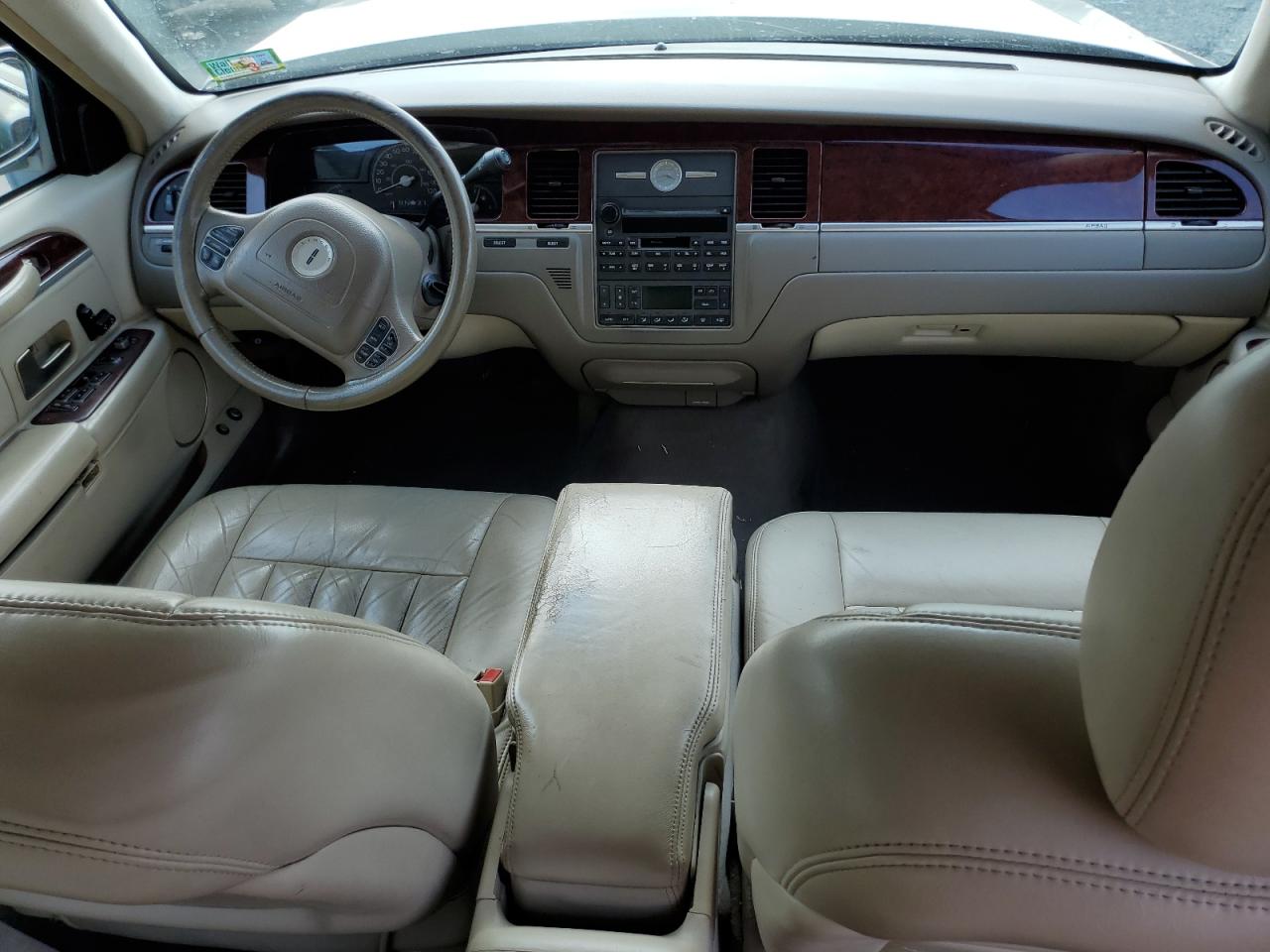 2003 Lincoln Town Car Executive VIN: 1LNHM81W63Y681498 Lot: 83859535