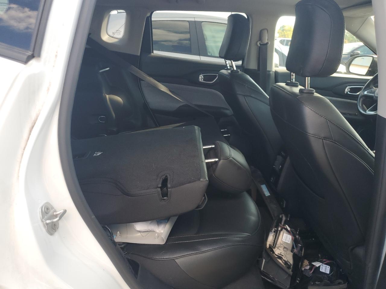 2022 Jeep Compass Latitude Lux VIN: 3C4NJDFB2NT207101 Lot: 83967455