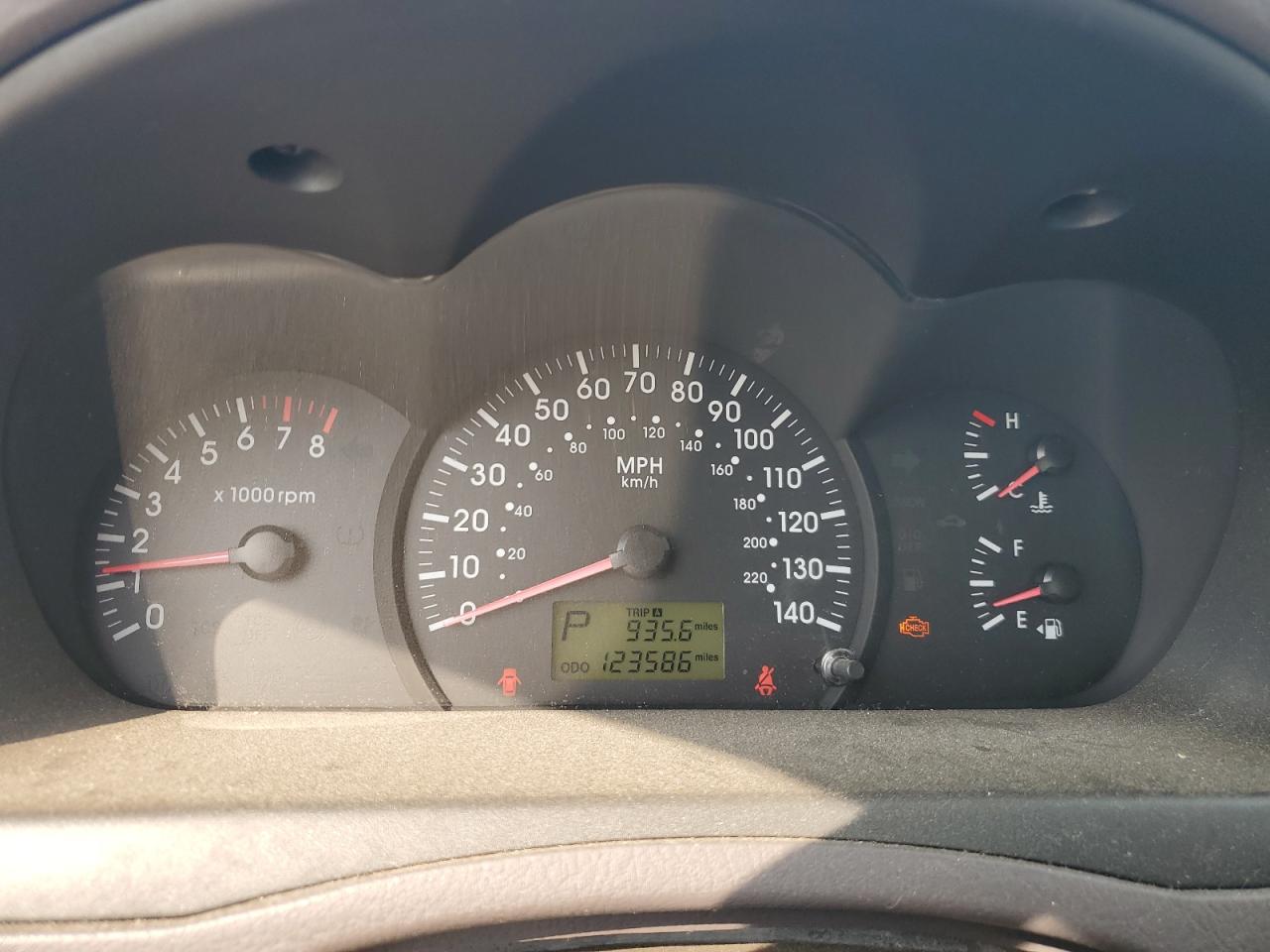 2004 Kia Spectra Lx VIN: KNAFE121345020448 Lot: 80732035