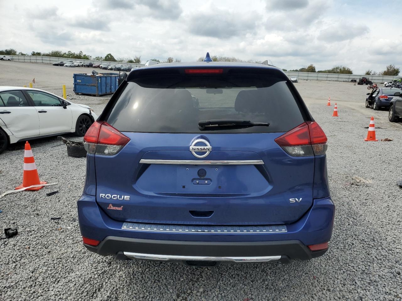 2017 Nissan Rogue S VIN: JN8AT2MT1HW153186 Lot: 82112785