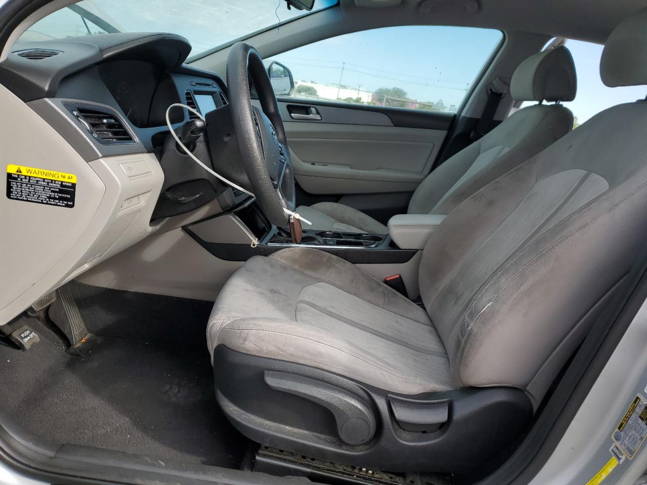 2017 Hyundai Sonata Hybrid VIN: KMHE24L3XHA065145 Lot: 81116165