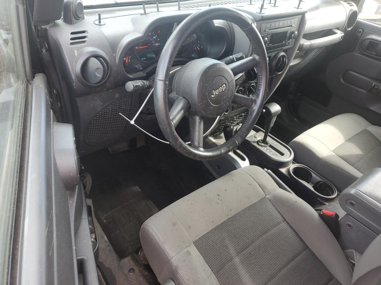 2009 Jeep Wrangler X VIN: 1J4FA24179L742536 Lot: 83971805