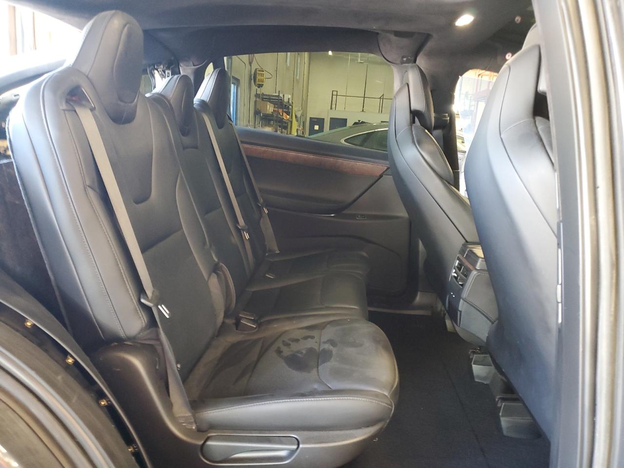 2018 Tesla Model X VIN: 5YJXCDE28JF120168 Lot: 81364555