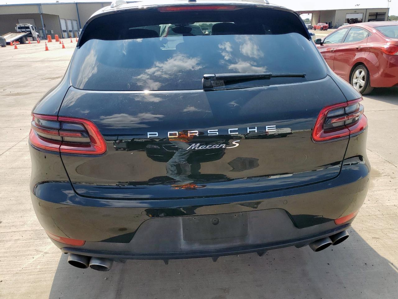 2018 Porsche Macan S VIN: WP1AB2A56JLB38354 Lot: 81849605