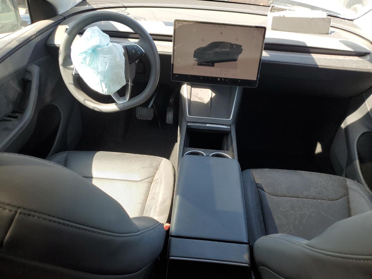 2026 Tesla Model Y VIN: 7SAYGDEE2TF332590 Lot: 67914265