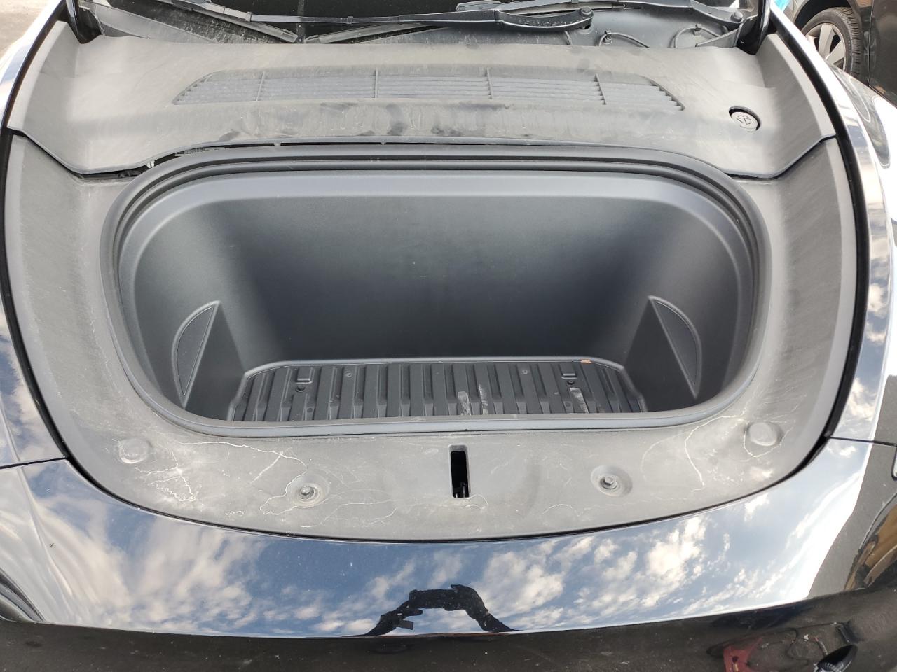 2023 Tesla Model Y VIN: 7SAYGDEE7PF923939 Lot: 84038945