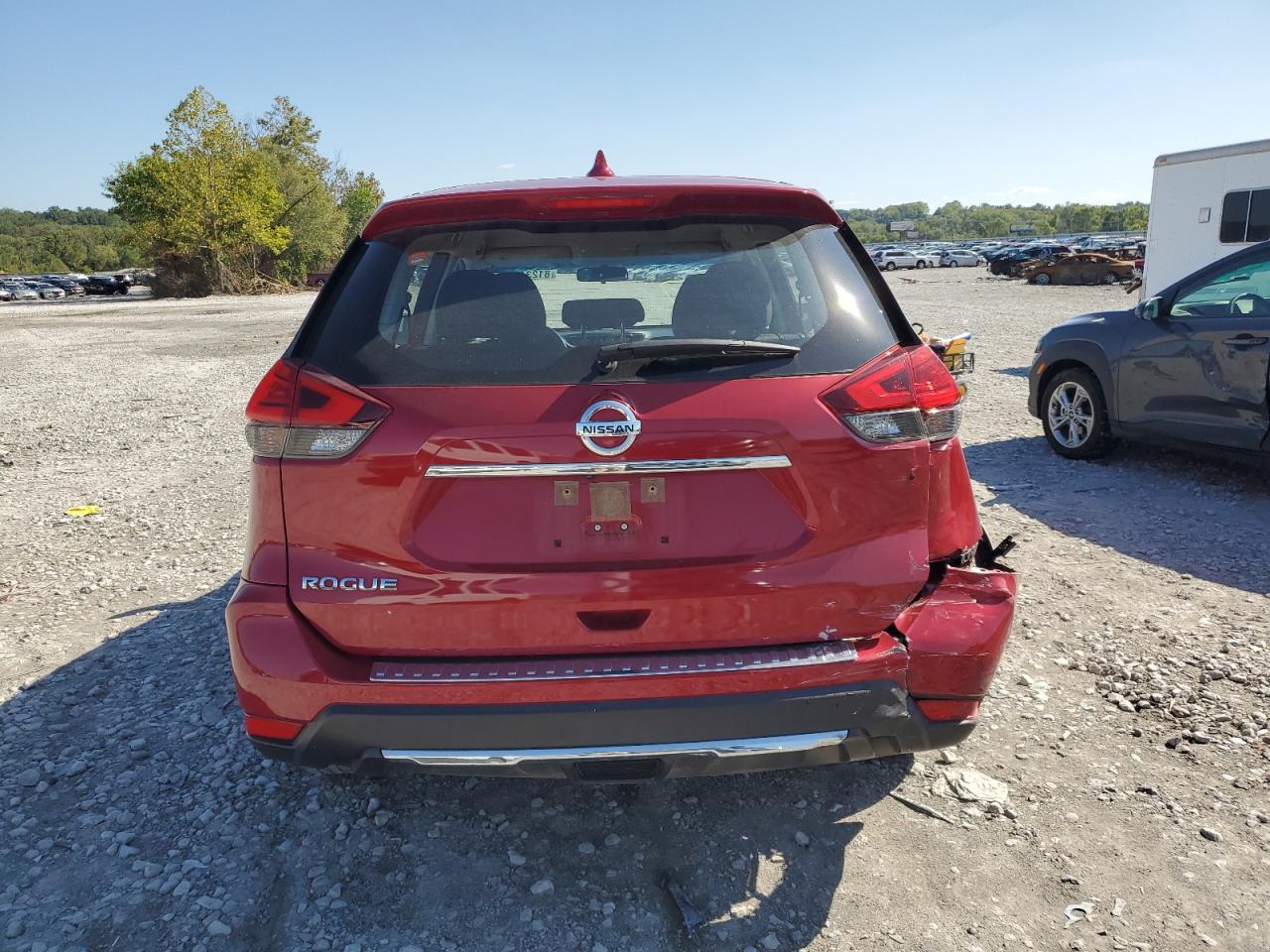 2017 Nissan Rogue S VIN: JN8AT2MT6HW404638 Lot: 81234555