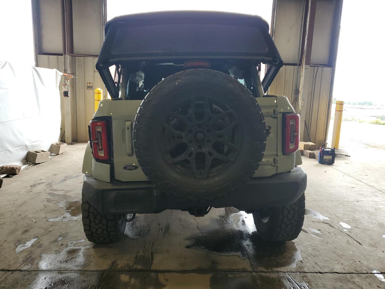 2022 Ford Bronco Base VIN: 1FMDE5BH9NLB88795 Lot: 81058365