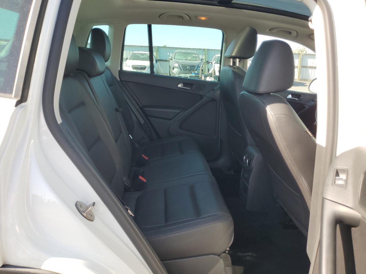 2016 Volkswagen Tiguan S VIN: WVGBV7AX4GW604037 Lot: 81332945